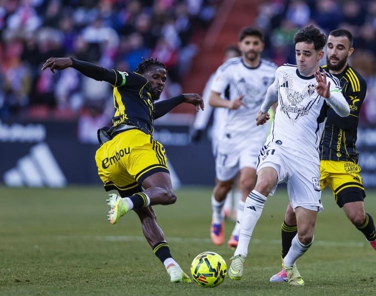 Akouokou y el debut de Rober González fueron algunas de las novedades del Real Zaragoza en el Carlos Belmonte