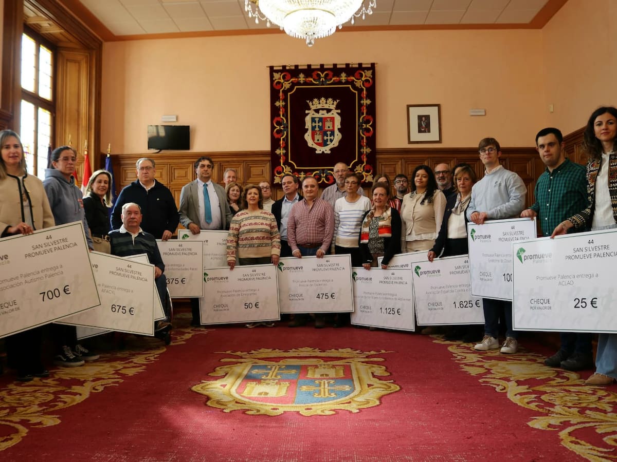 El Ayuntamiento reparte 8.425 euros entre 32 asociaciones gracias a la San Silvestre solidaria