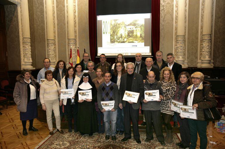 Foto de los ganadores de la edición anterior del concurso de belenes que convoca la Diputación Provincial de Palencia