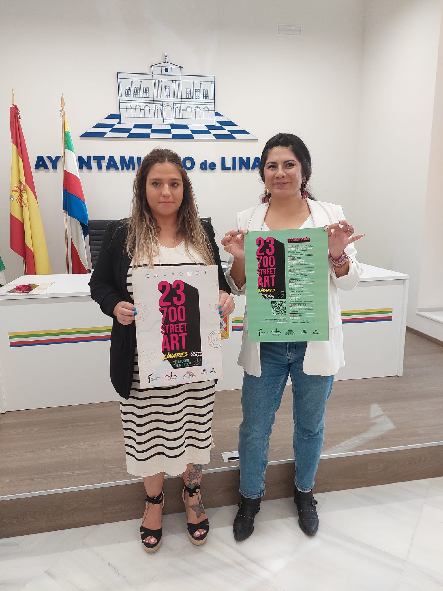 Paqui Díez, concejala de Juventud, junto a Karina Cruz, desde Rampa.