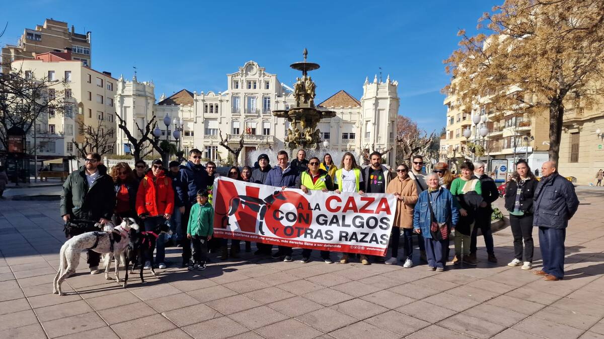 Concentración contra la caza con perros para evitar el maltrato que sufren estos animales