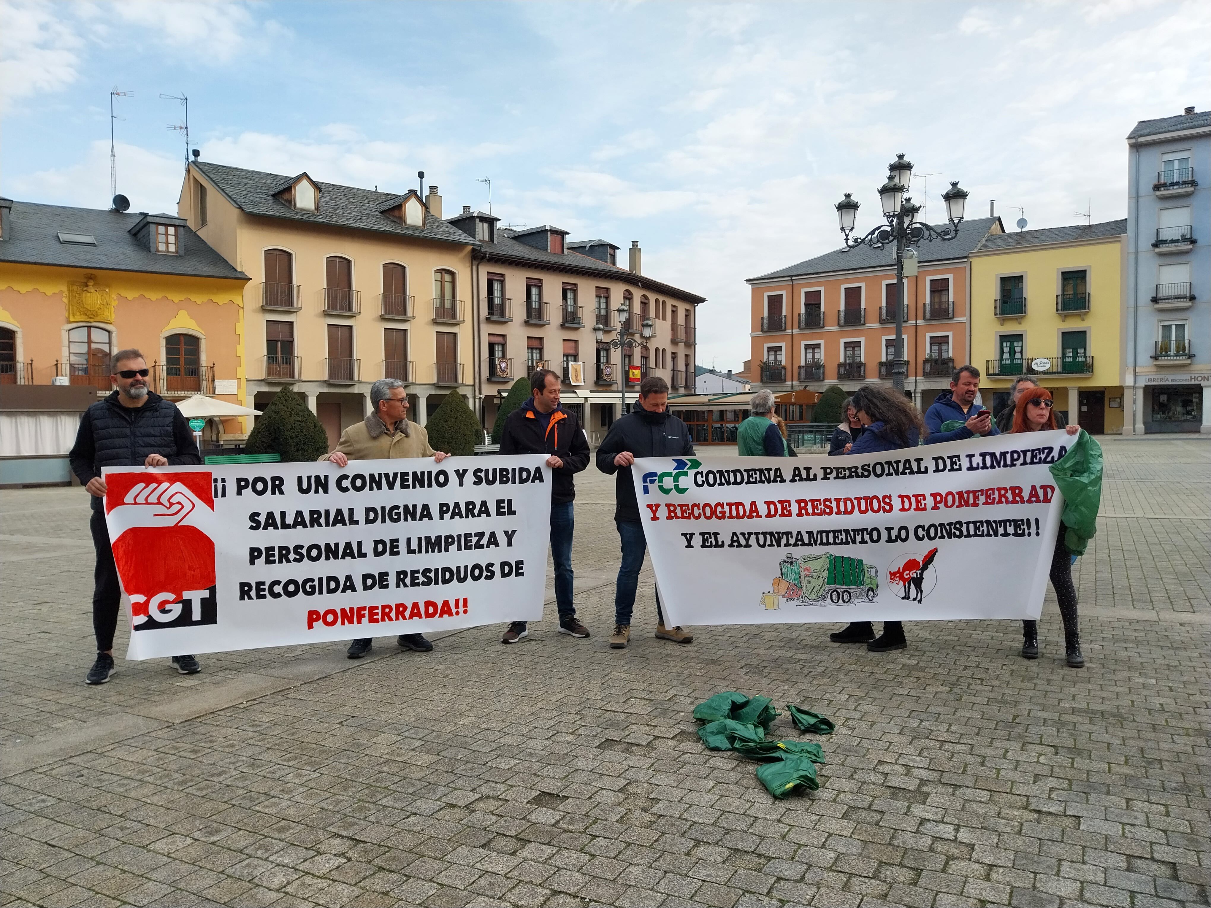 Los huelguistas han vuelto a manifestarse en un acto presidido por el alcalde