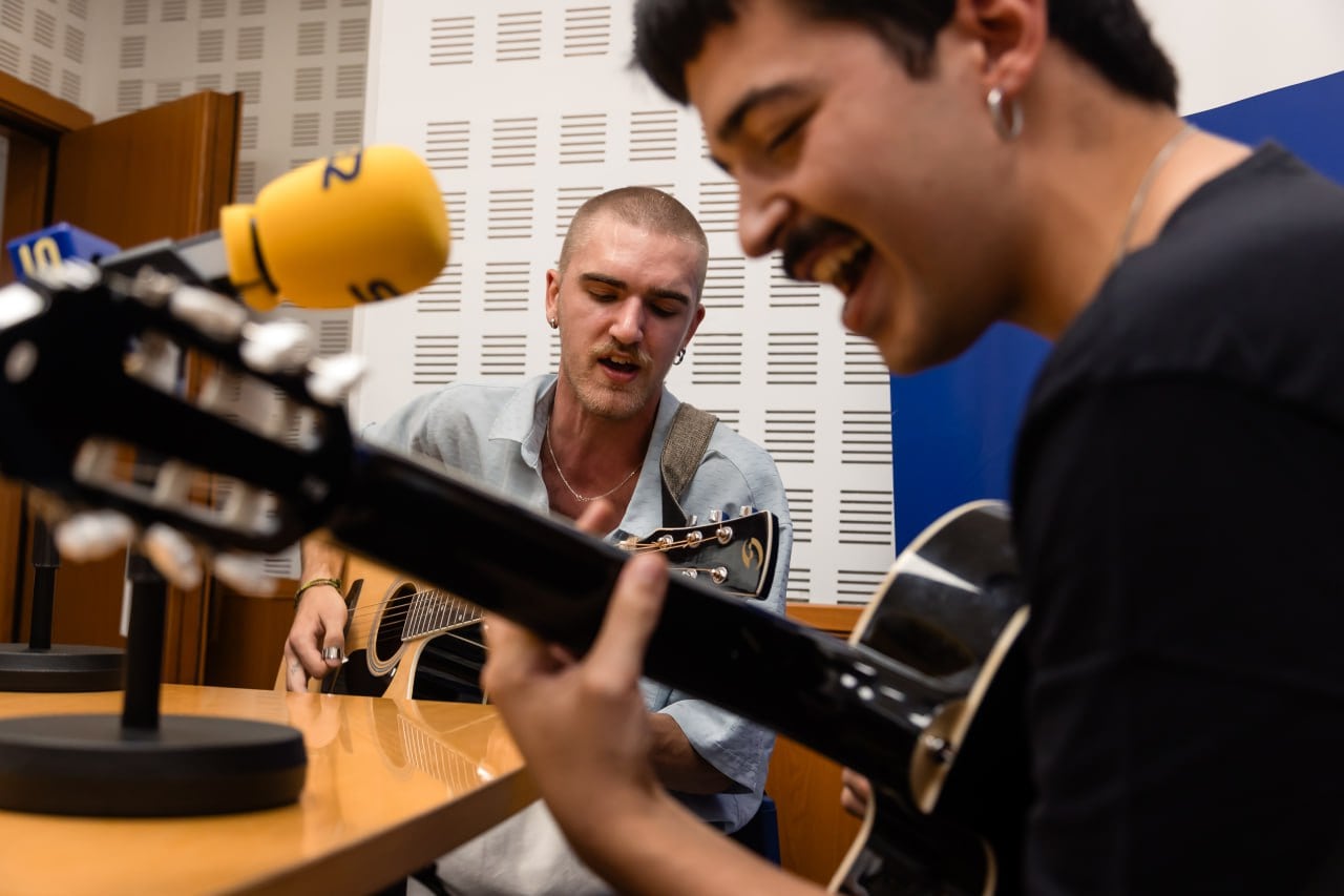 Jules y Jaime actuando en Radio Córdoba