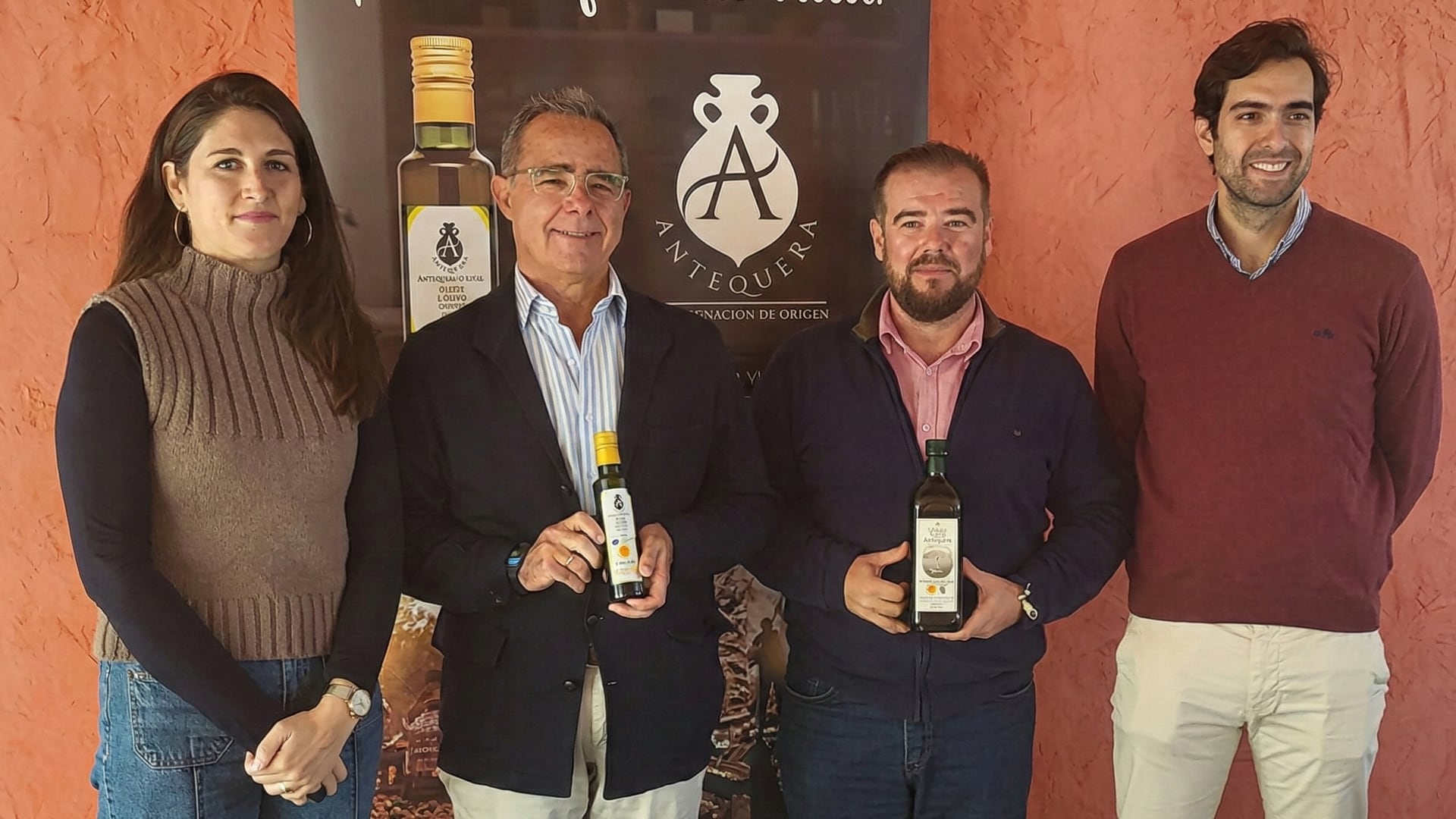 Marina de Torres, secretaria general; Ignacio Ruiz, vicepresidente del Consejo Regulador; Benito Avilés, presidente del Consejo Regulador; y Juan de Lucchi, director de la Oficina Comarcal Agraria de Antequera