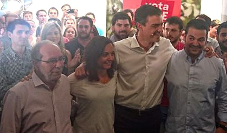 Manuel Robles, Sara Hernández y Pedro Sánchez, en un acto en Fuenlabrada en el mes de julio