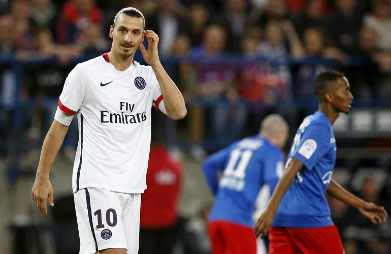 Ibrahimovic durante el Caen vs Paris St Germain de la Ligue 1