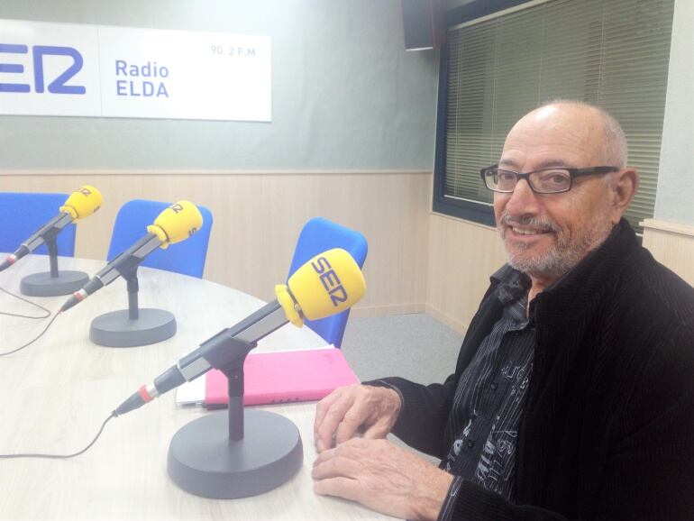 Ramón Rodríguez, uno de los coordinadores del concurso, en Radio Elda