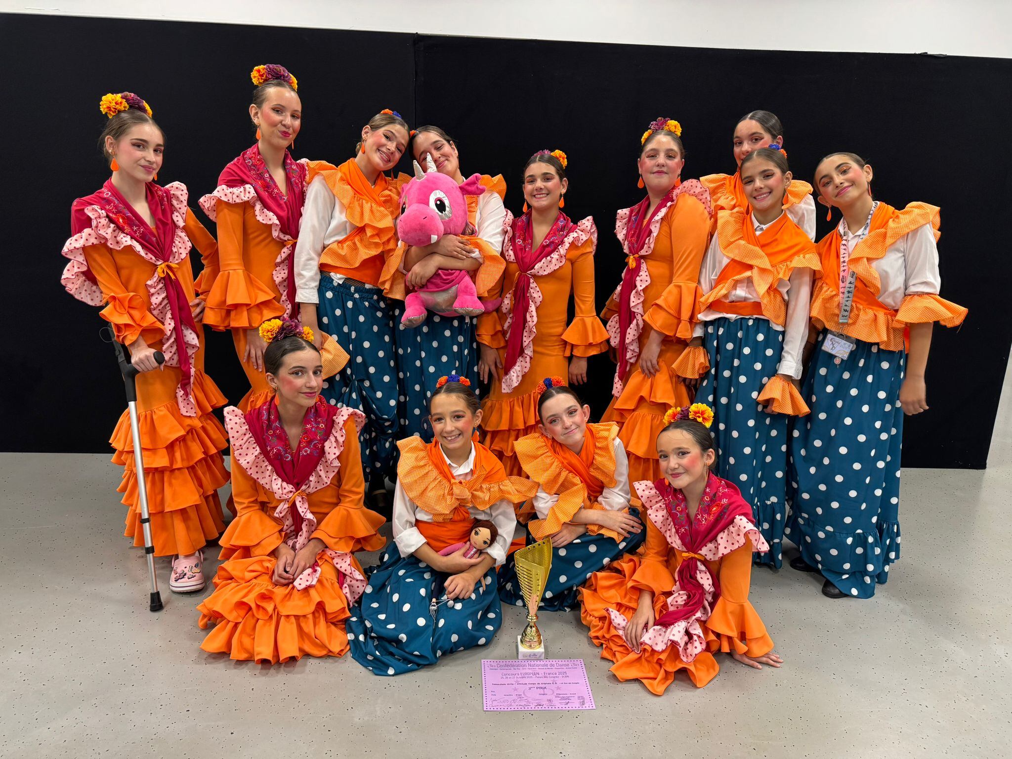 Grupo del que forma parte Laura Medina. Han conseguido la tercera posición del Campeonato Europeo de Danza