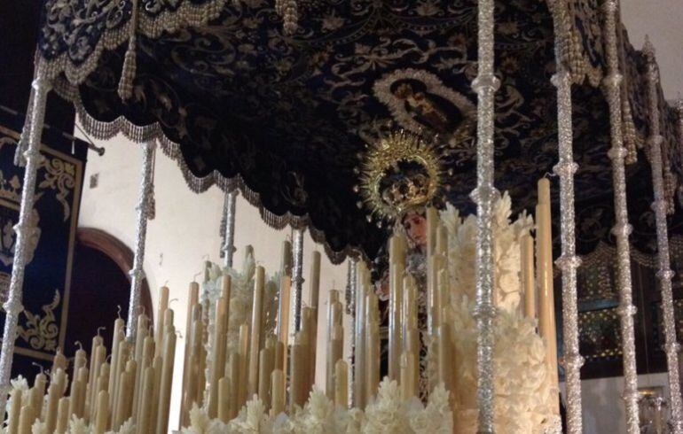 La dolorosa de La Hiniesta en su paso de palio para la salida extraordinaria de 450 aniversario de sus reglas penitenciales