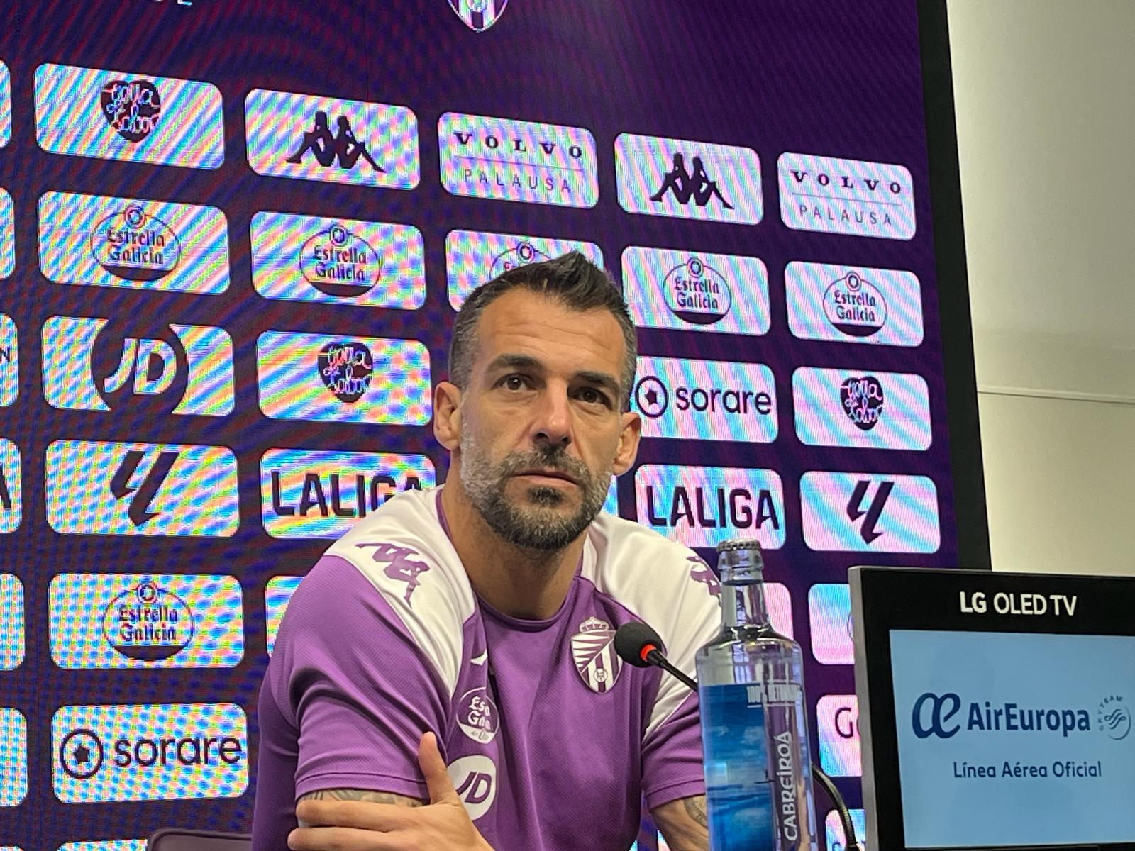 Negredo pasó por la sala de prensa de Zorrilla
