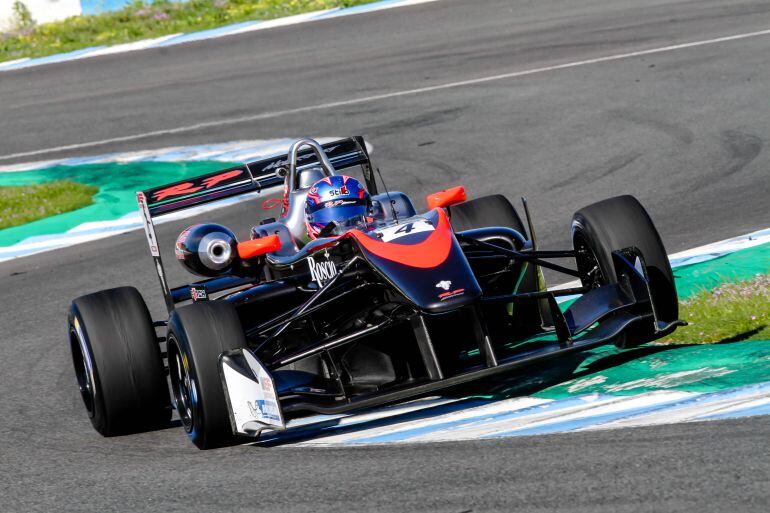 Monoplaza de Fórmula 3 en el circuito de Jerez