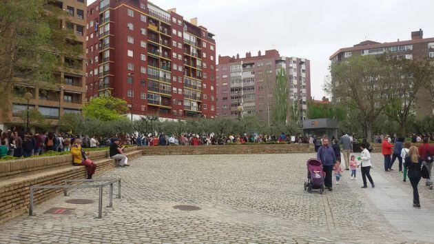 Largas filas para entrar al Palacio de La Aljafería