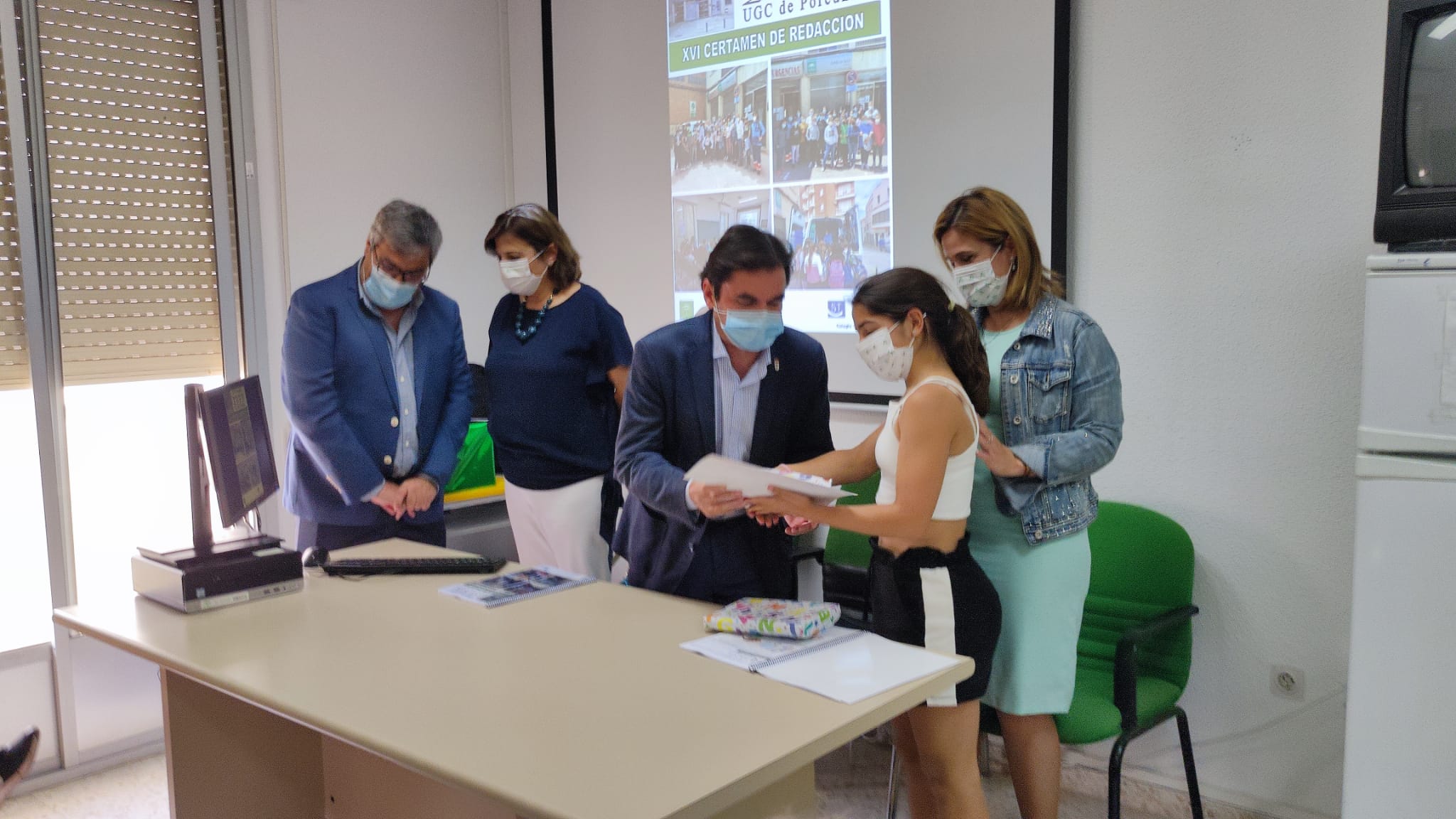 Acto de entrega de premios del XVI Certamen de Redacción en Porcuna.