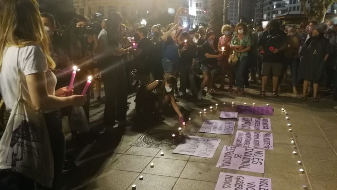 Mujeres concentradas en la Plaza del Ayuntamiento de València