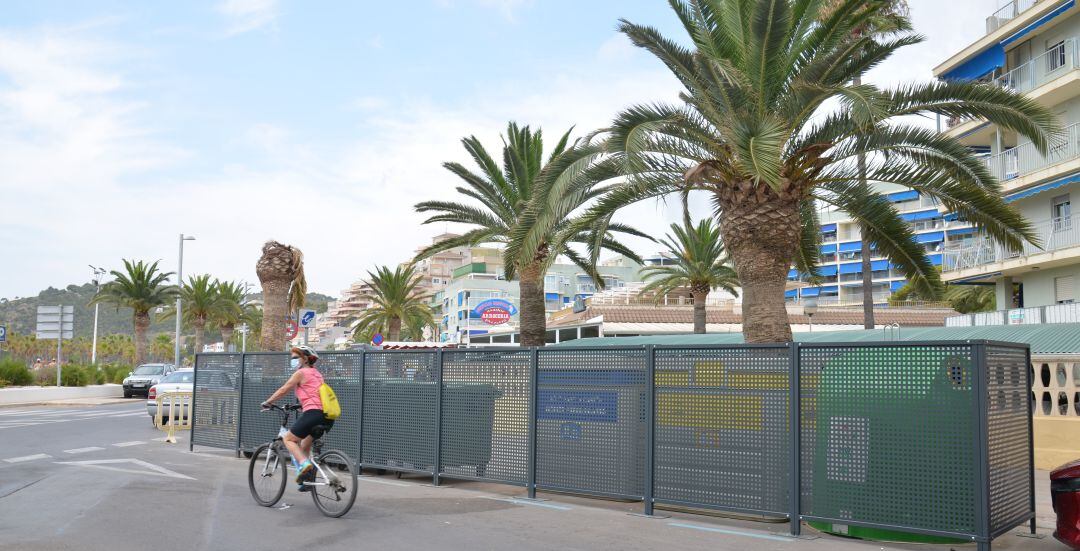 Contenedores revestidos en la playa de la Concha