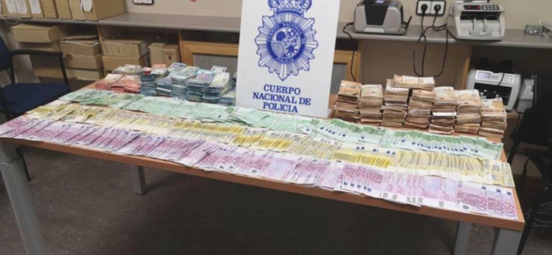 La Policía Nacional incauta 1.300 kilos de cocaína y 550.000 euros en una operación contra el narcotráfico.