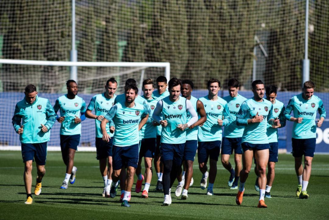 Entrenamiento del Levante en Buñol