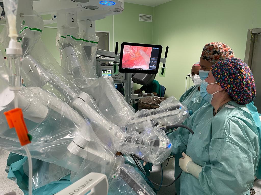La unidad del Clínico de Málaga durante una de las intervenciones