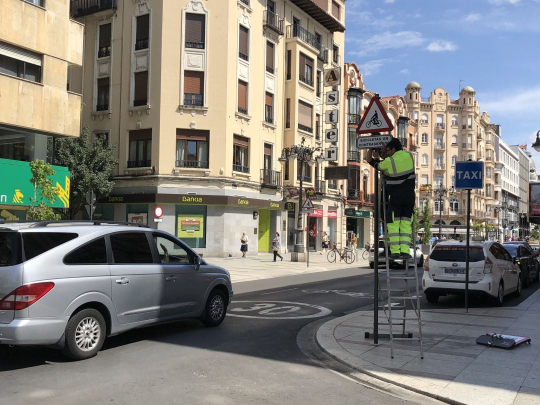 Las labores para señalizar las nuevas restricciones de tráfico ya han comenzado