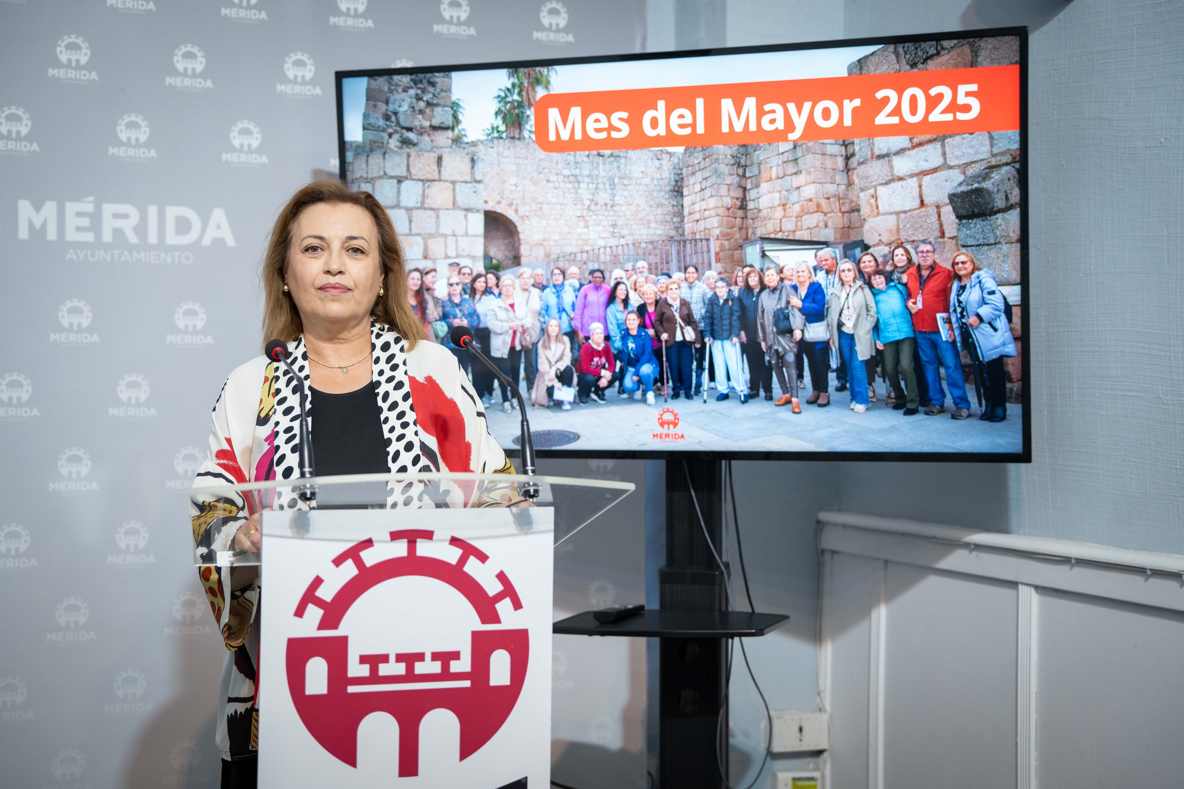 Catalina Alarcón presenta las actividades del Mes del Mayor