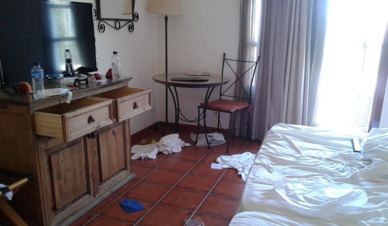 Estat d'una de les habitacions dels hotels de Port Aventura.