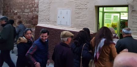 Momento de las votaciones en los salones parroquiales de Santa María