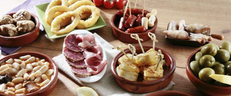 Las tapas son uno de los platos típicos de nuestra gastronomía.