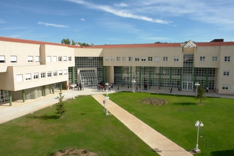 Fachada del campus de Teruel