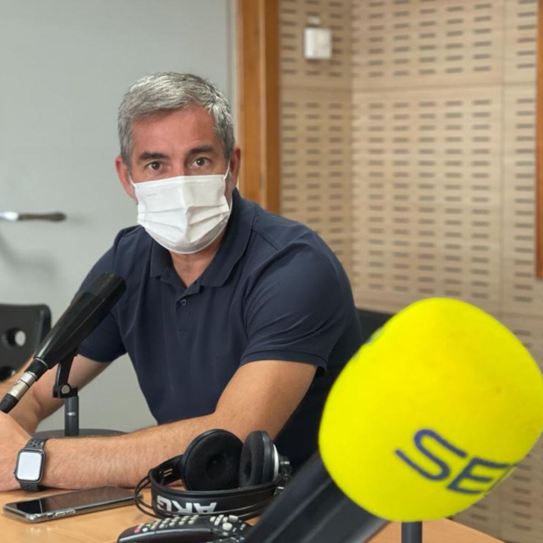  Fernando Clavijo, en los estudios de SER Canarias. 