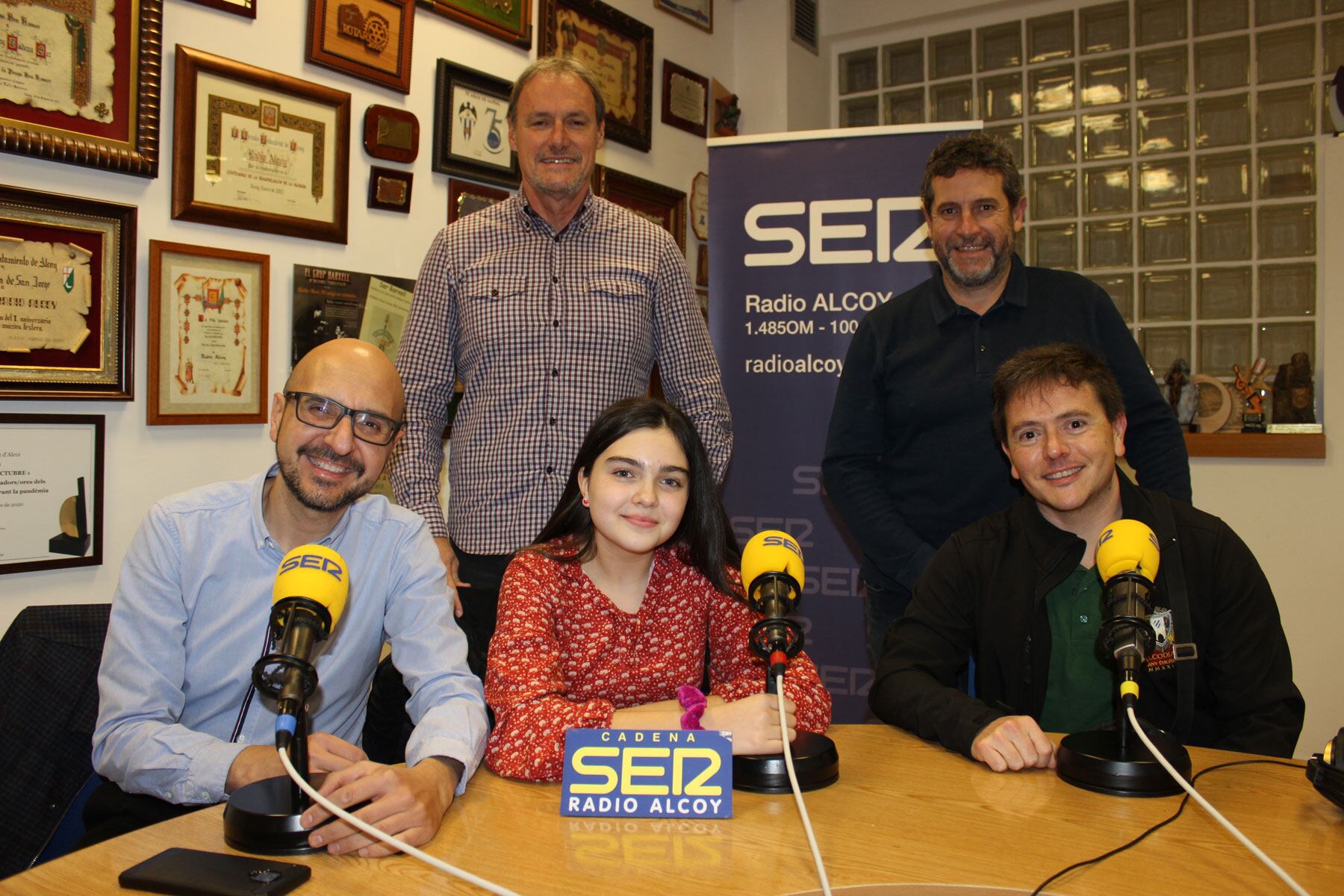 Carlos Gisbert, Carla Gisbert y Jordi Tendero, sentados e Ismael Gisbert y Francisco Adrián, de pie