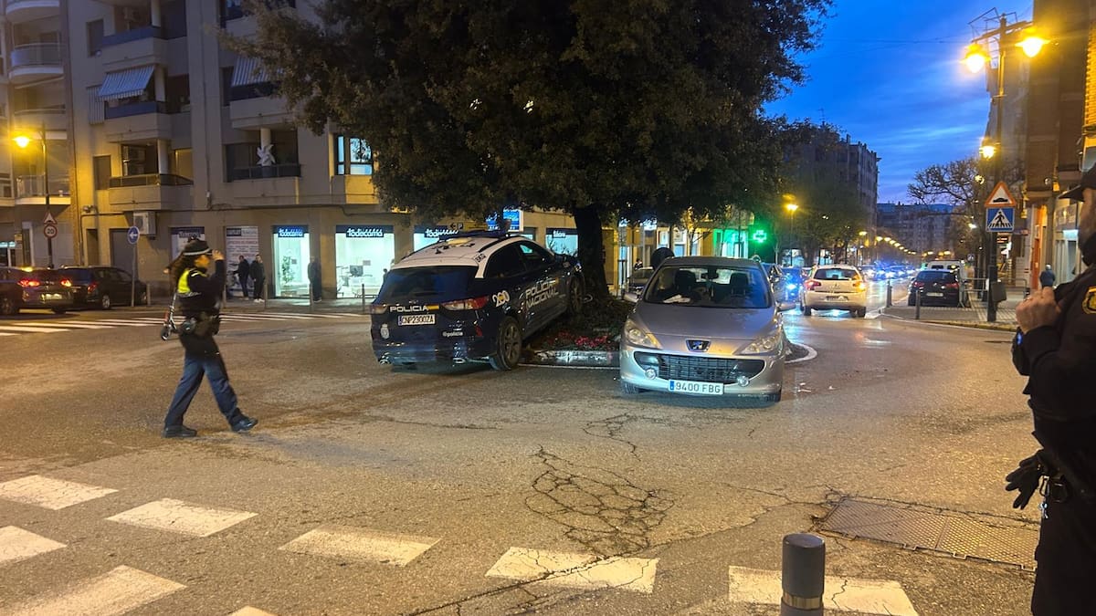 Una persecución policial en la avenida Almaig de Ontinyent termina con una colisión y un detenido