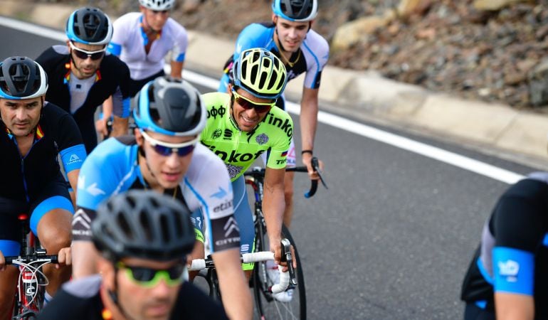 Alberto Contador rodó con la Fundación y los ganadores de su concurso la semana pasada en Gran Canaria