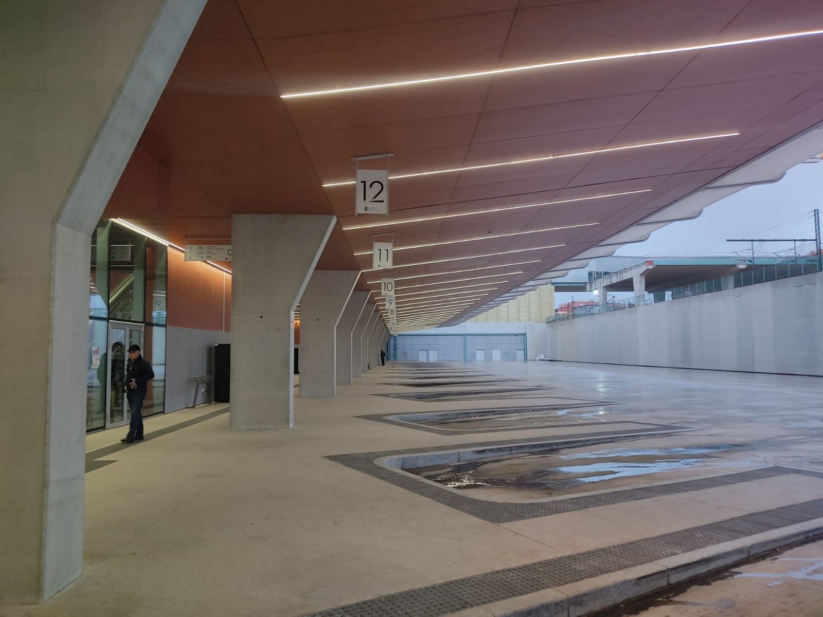 La estación de autobuses de Santiago, vacía, durante la jornada de huelga del sector el pasado 31 de marzo.