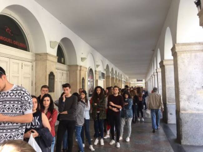 Imagen de la cola para acceder al casting