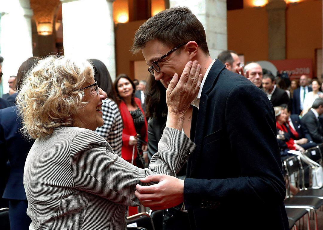  Fotografía de archivo del pasado mes de mayo de la alcaldesa de Madrid, Manuela Carmena, y el exdiputado de Podemos Íñigo Errejón.