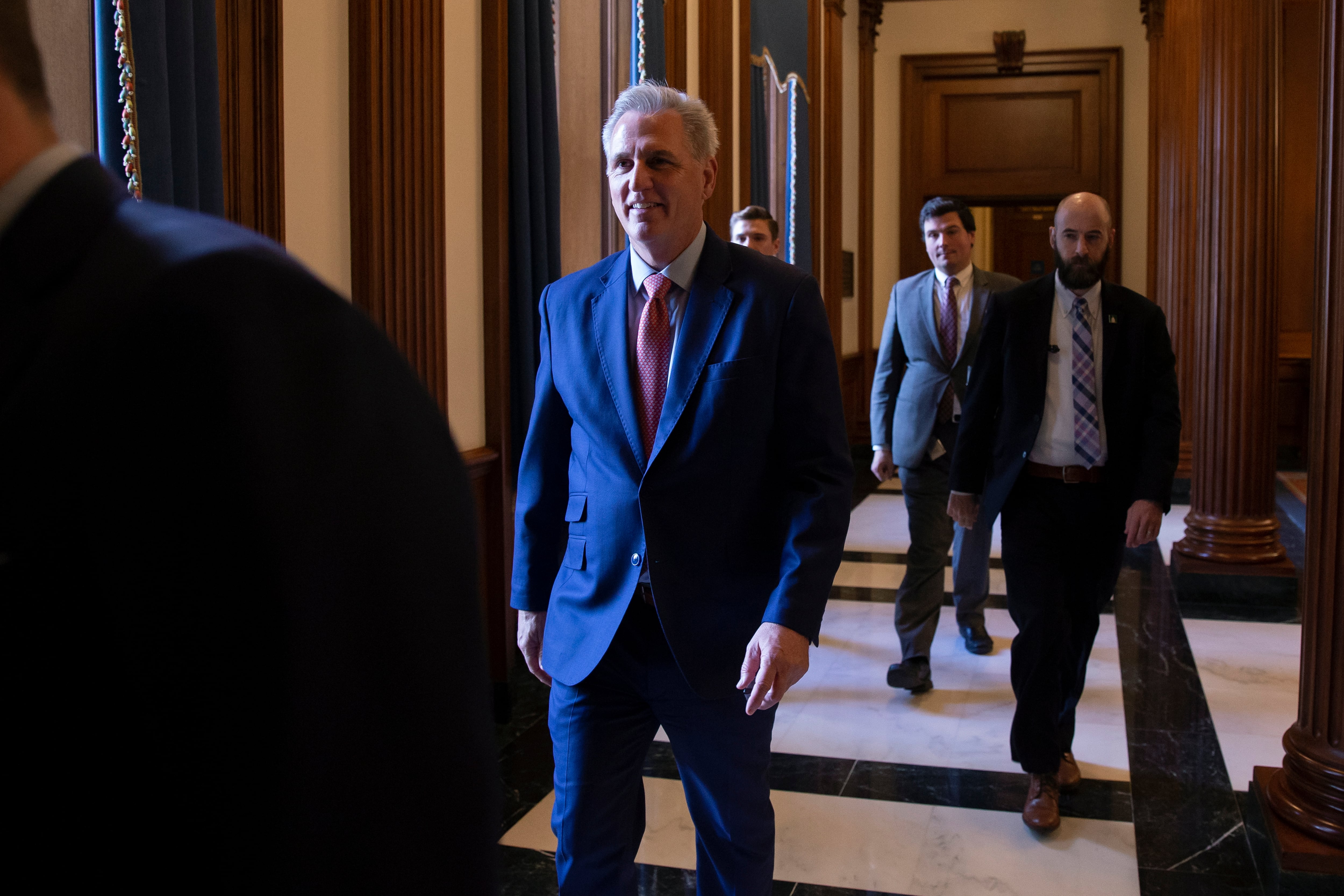 El congresista conservador Kevin MacCarthy, de California, se dirige al Congreso de EEUU, donde se vota su nominación a presidente del hemiciclo en sustitución de Nancy Pelosi