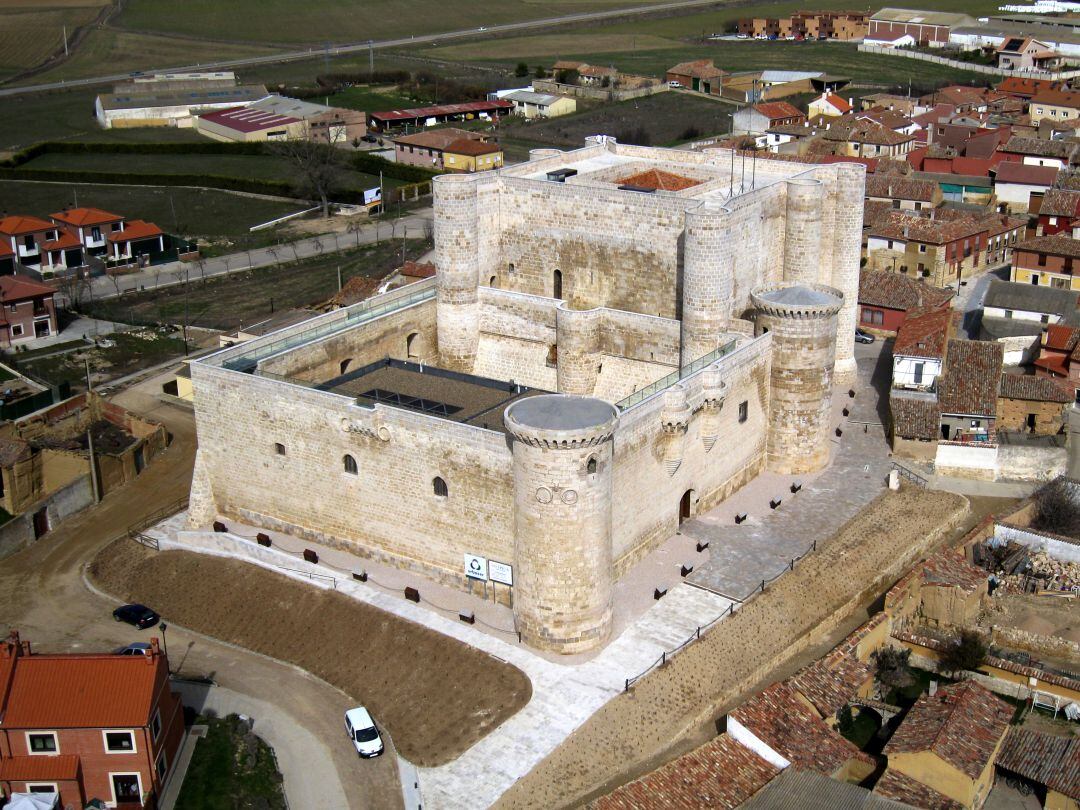 El Castillo de los Sarmiento en Fuentes de Valdepero alberga el Archivo de la Diputación de Palencia