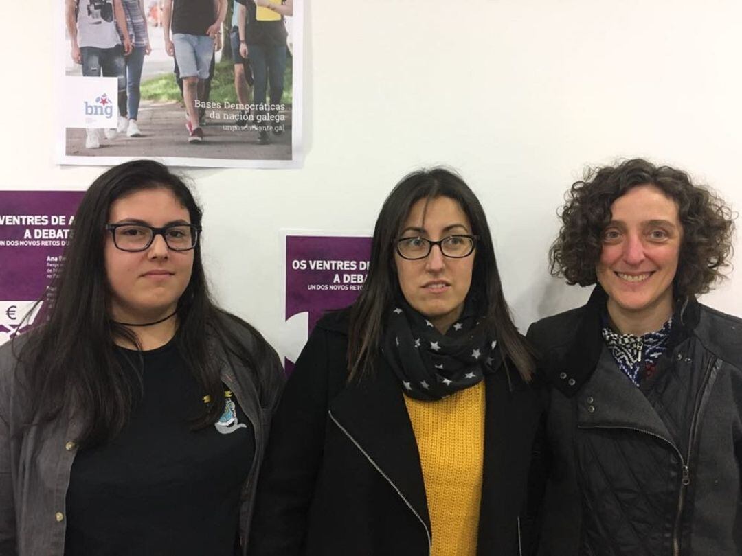 Ana Bernárdez, Beatriz Lomba (centro) y Ana Brigas del BNG en el Baixo Miño.