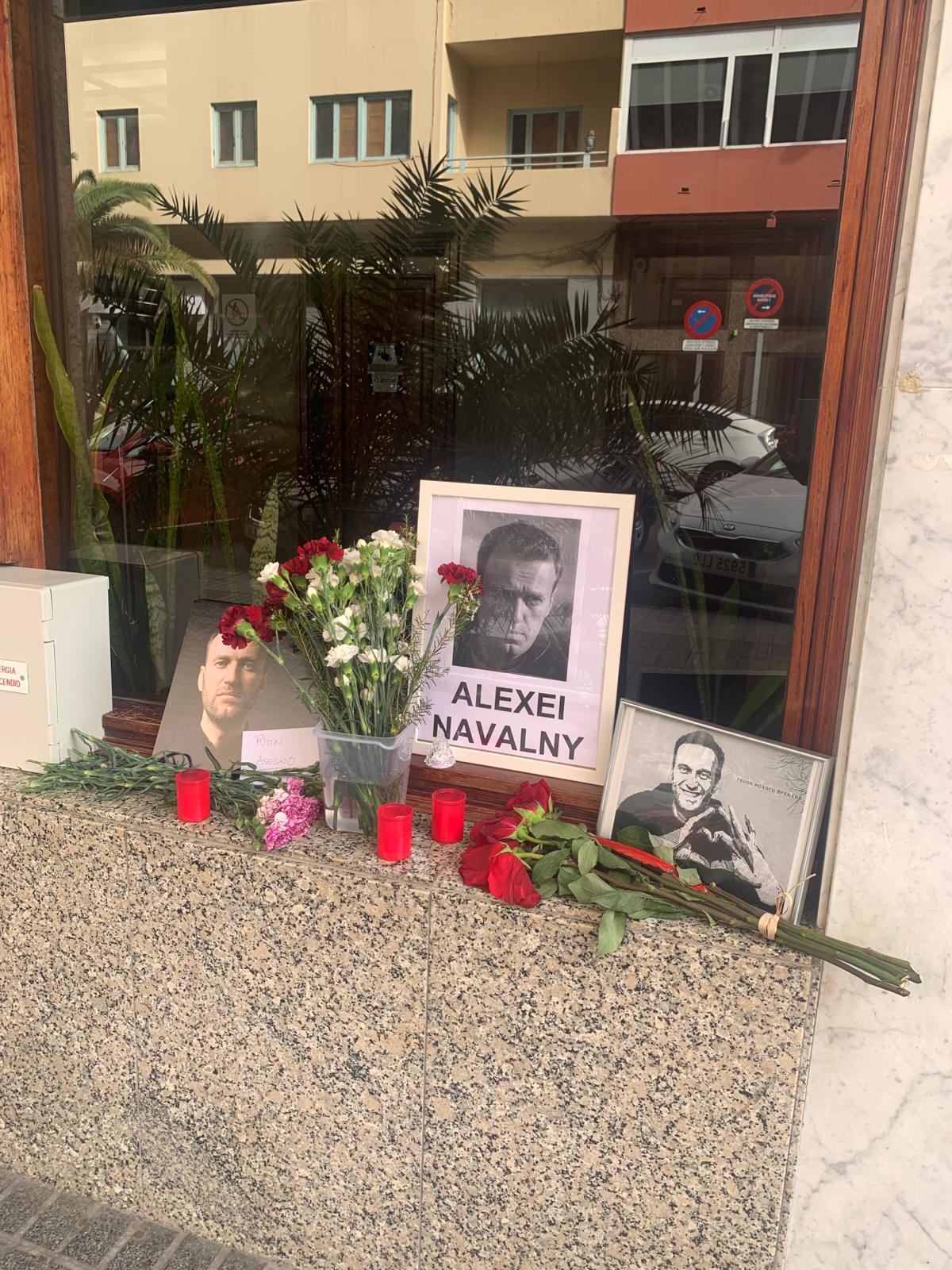 Altar en honor a Alexéi Navalny en Las Palmas de Gran Canaria. Cadena SER