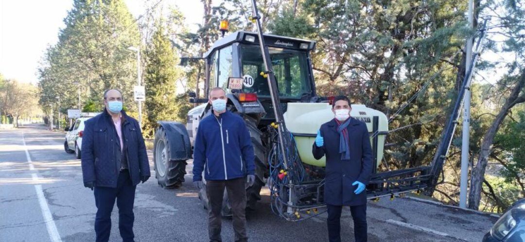 Los agricultores de &#039;Sanse&#039; ayudan desde este jueves a desinfectar las calles con sus tractores