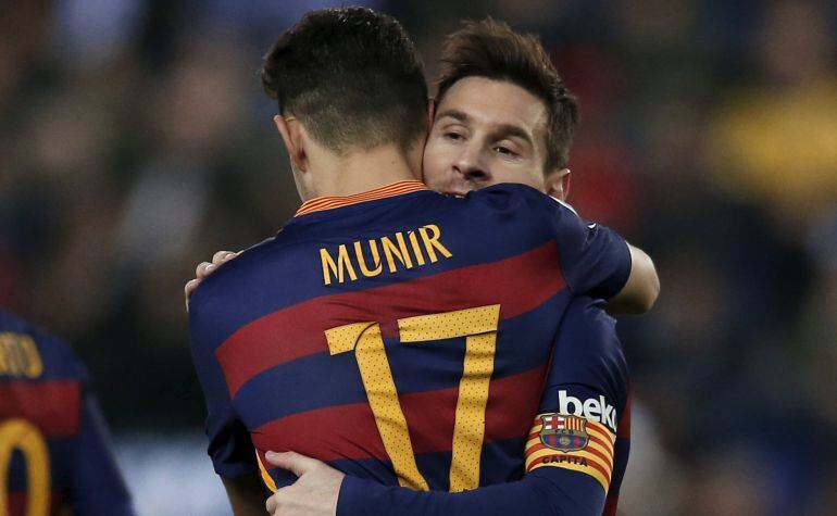 Munir y Messi celebran el gol 