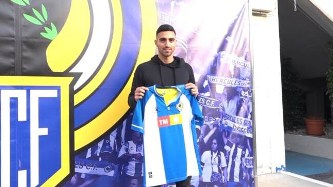 Vergos posa con la camiseta del Hércules
