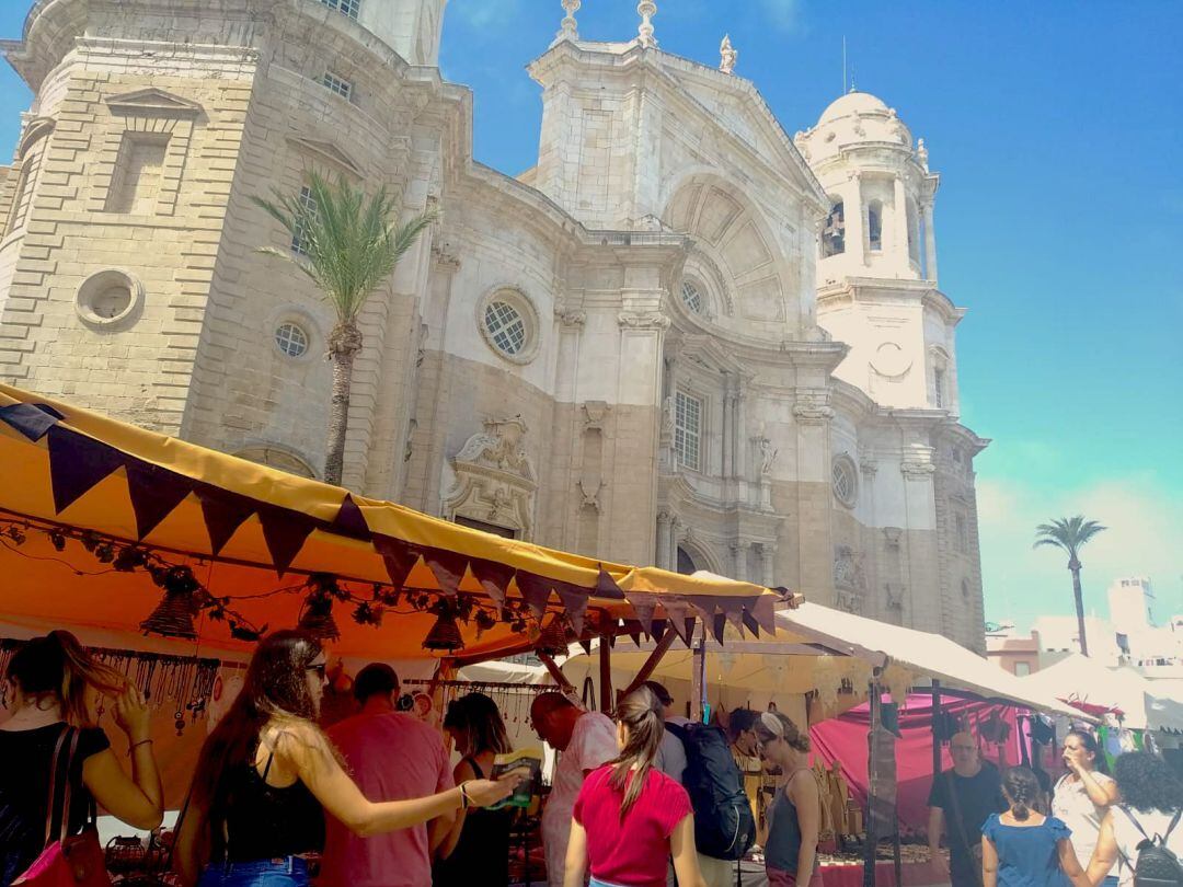 Primeras visitas, esta mañana, al mercado andalusí