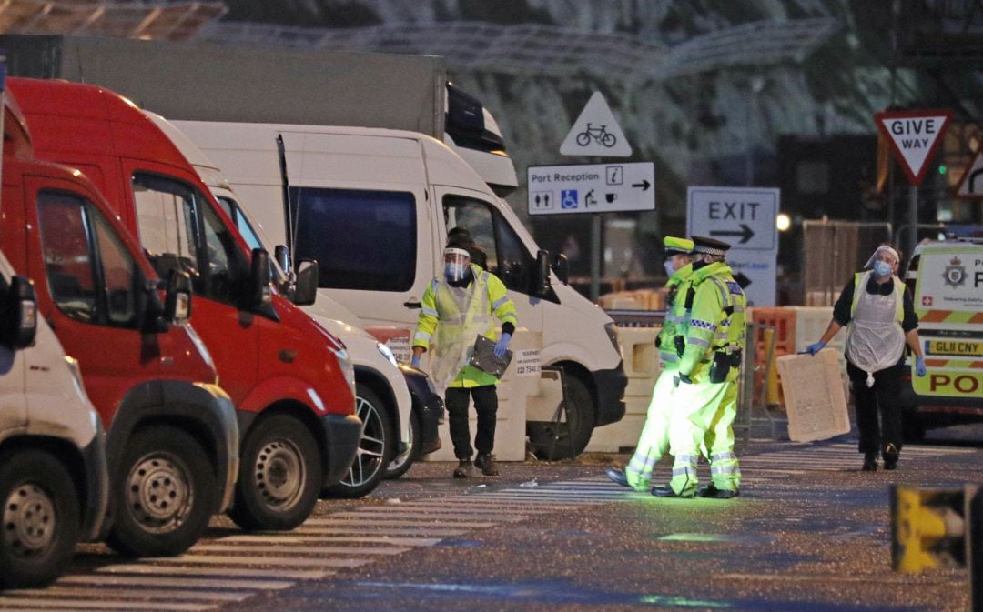 España envía a un diplomático a Dover para asistir a los transportistas parados