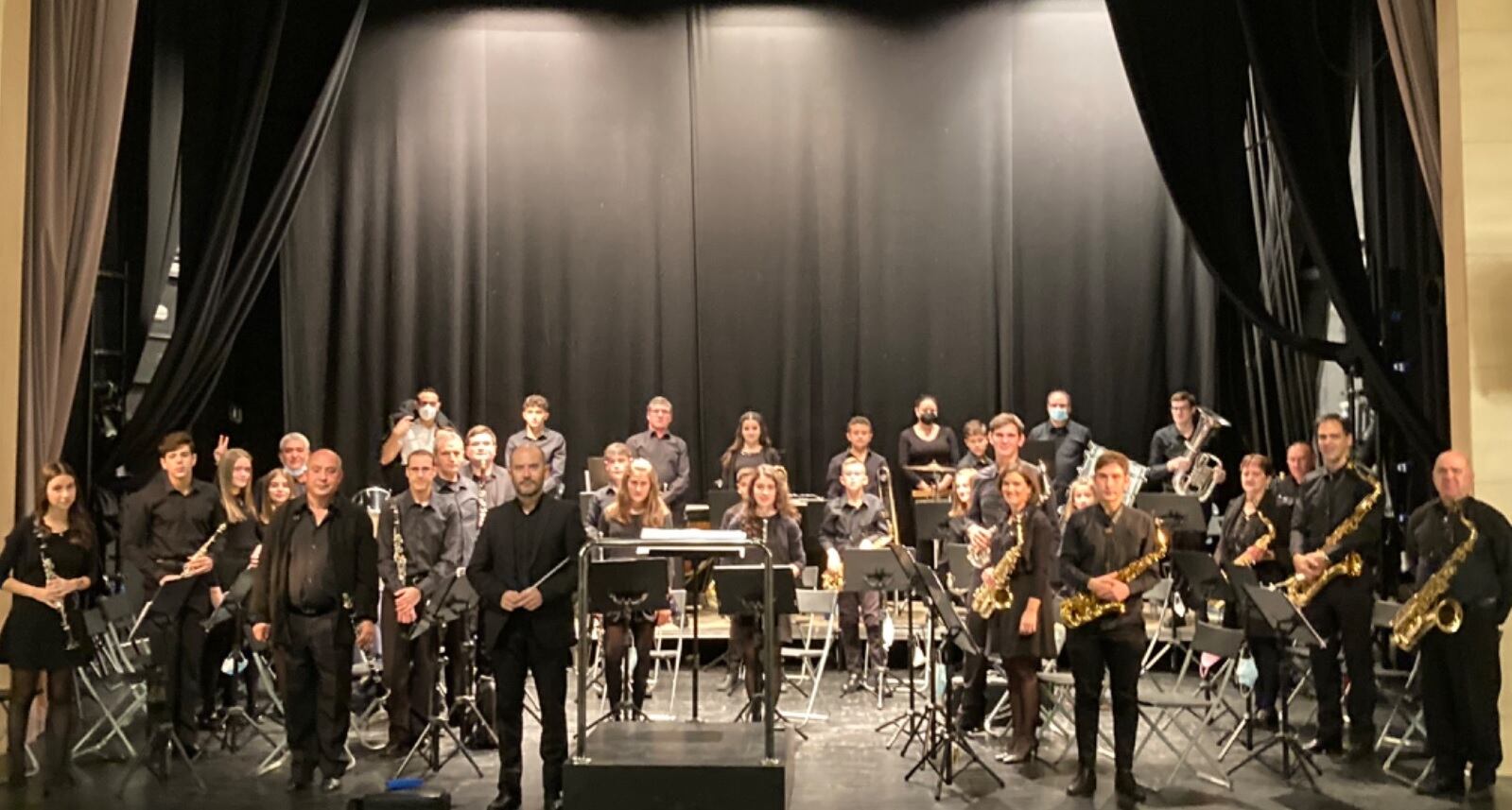 Los integrantes de la banda municipal de Peñafiel en el Auditorio de la villa