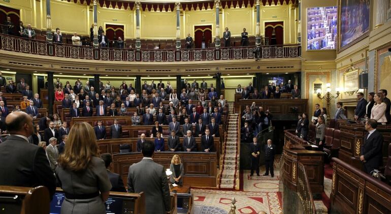 El Congreso guarda un minuto de silencio en memoria de Rita Barberá, fallecida esta mañana en Madrid de un infarto.