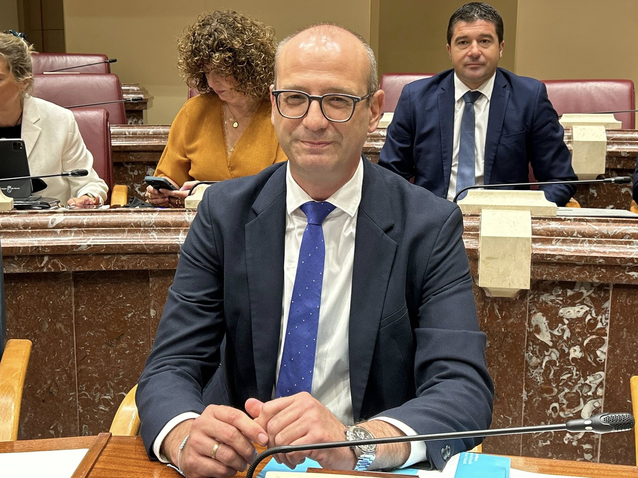 El consejero de Educación presenta su presupuesto en la Asamblea Regional