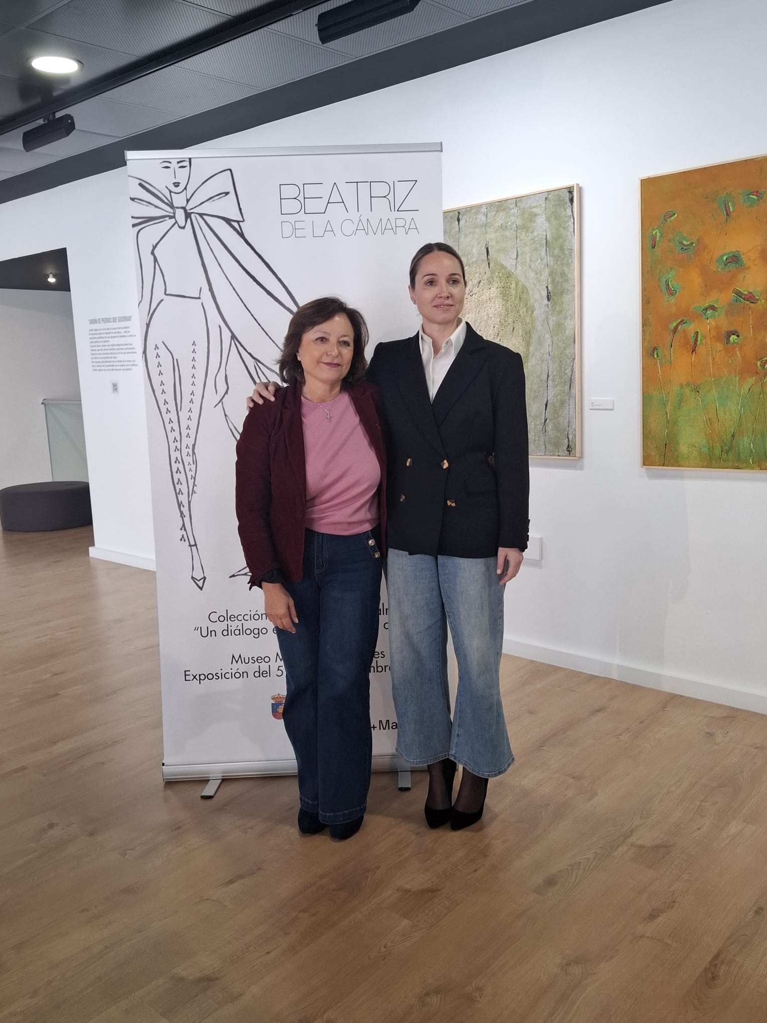 Beatriz de la Cámara (derecha), acompañada de la concejala Anabel Cidoncha en una presentación en Don Benito