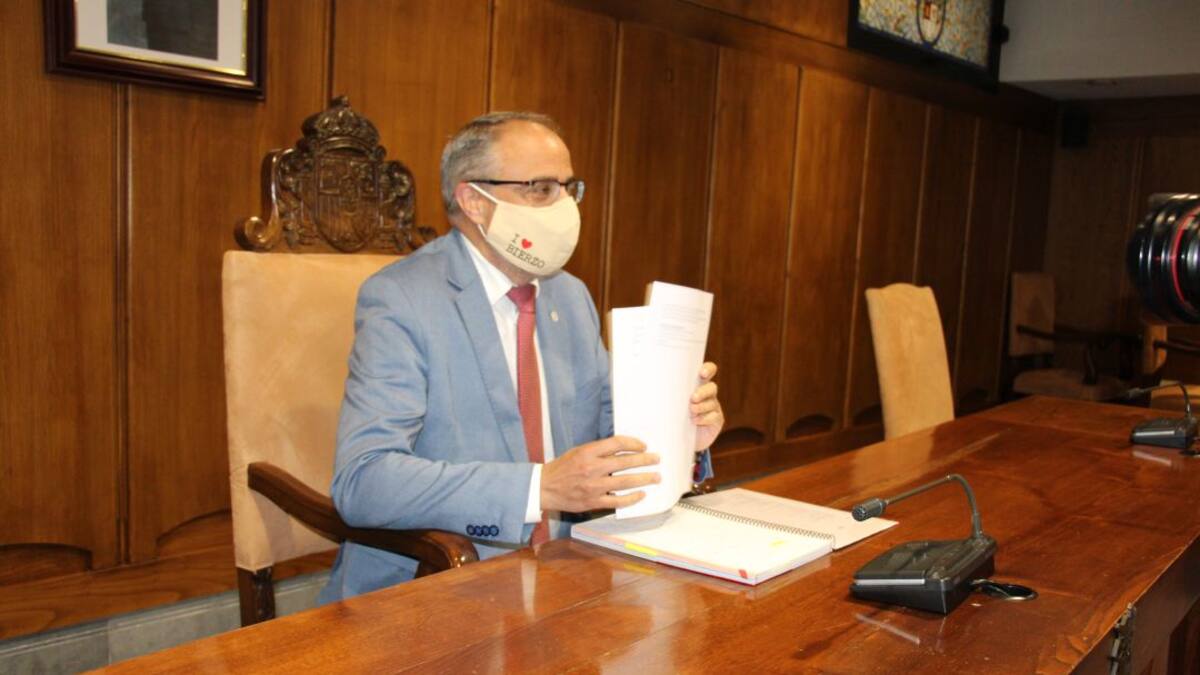 Ramón aplicará en periodo voluntario la sentencia que equipara a todos los grupos en personal de confianza