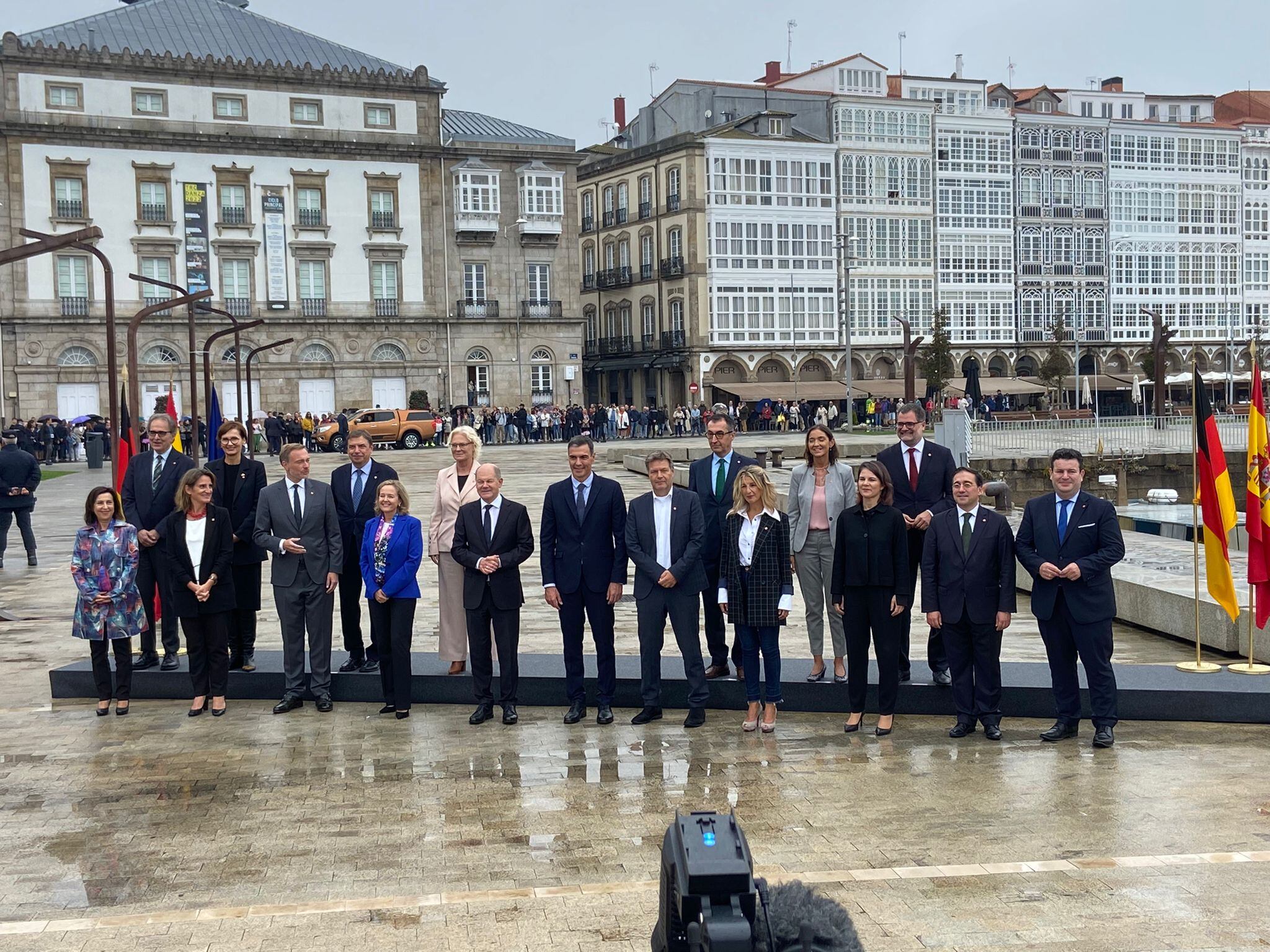 Foto de familia de las dos delegaciones